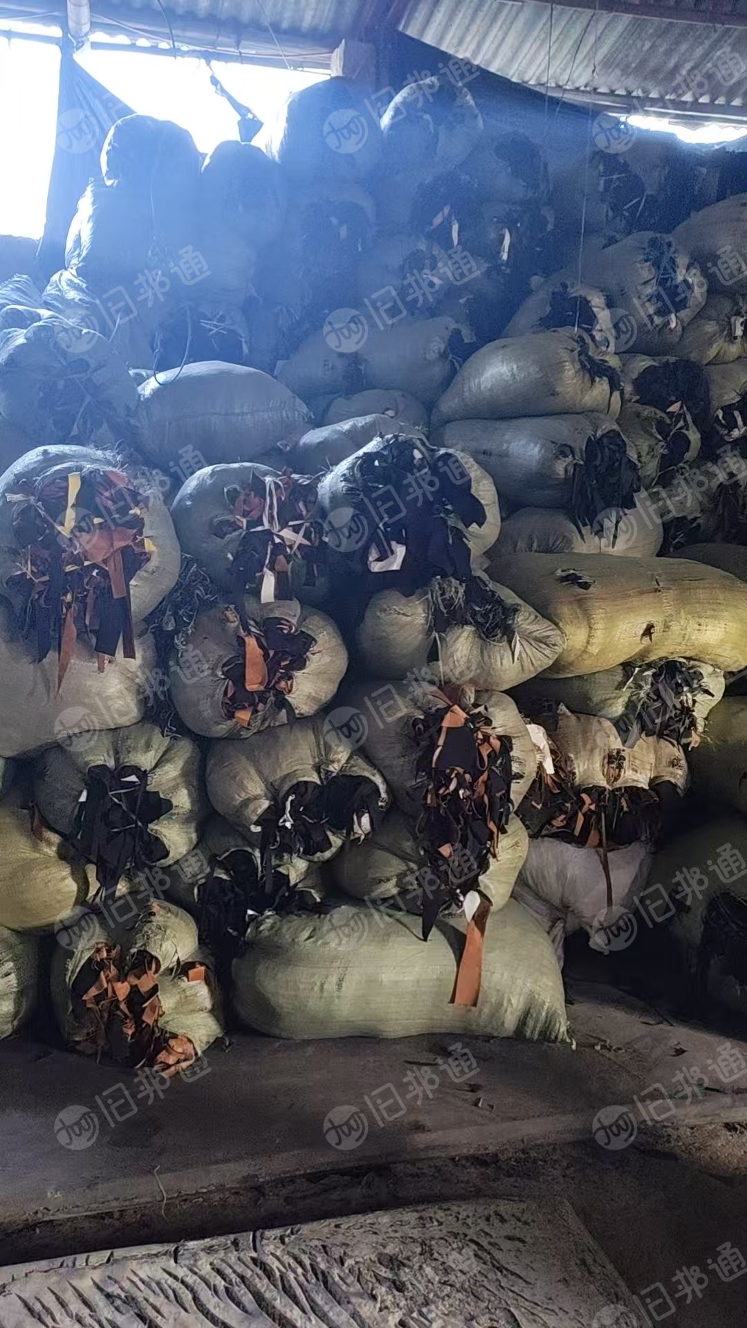 长期出售尼龙白烟布，涤锦废布，半白烟布，50涤50锦现货有9.6米一车