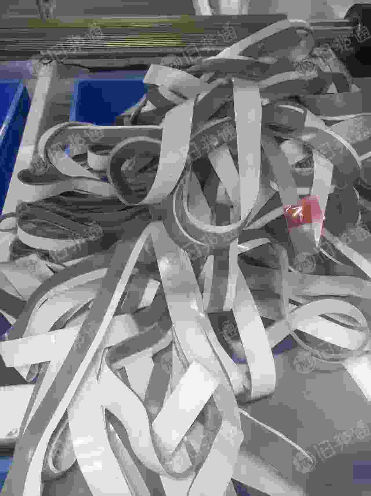 出售硅胶发泡海绵边角料，双面带胶，长期供应