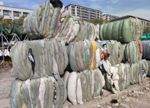 长期出售pe快递袋废料，编织袋废料，膜废料，混压在一起