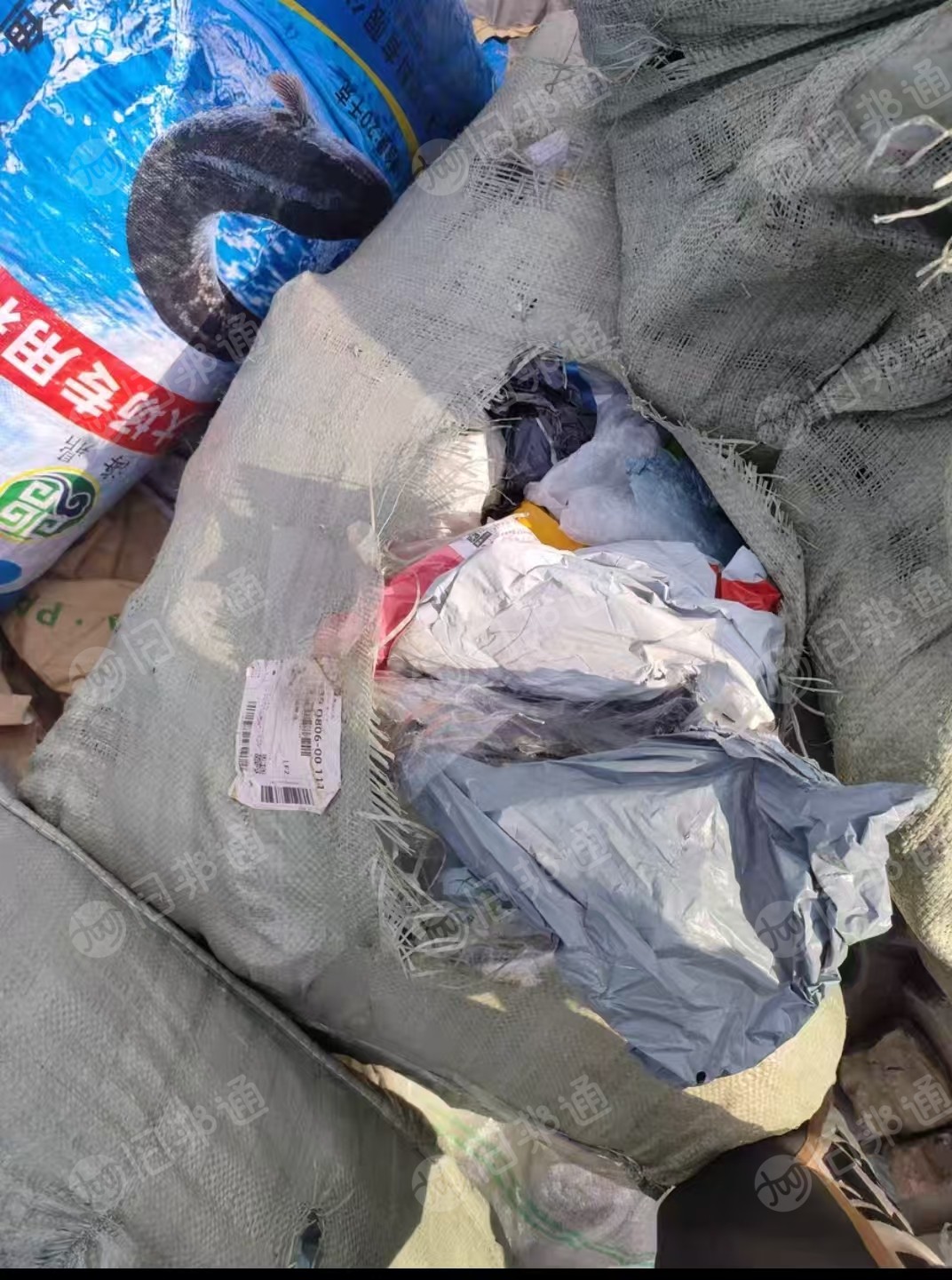 长期出售pe快递袋废料，编织袋废料，膜废料，混压在一起