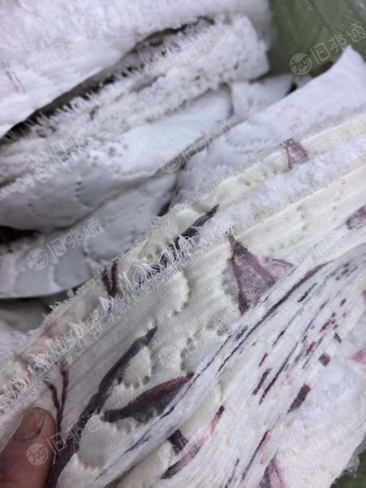 长期出售床垫厂下来的绗棉，超声波下脚料，空心丝，可以开花用，现货20吨，货在江苏宿迁
