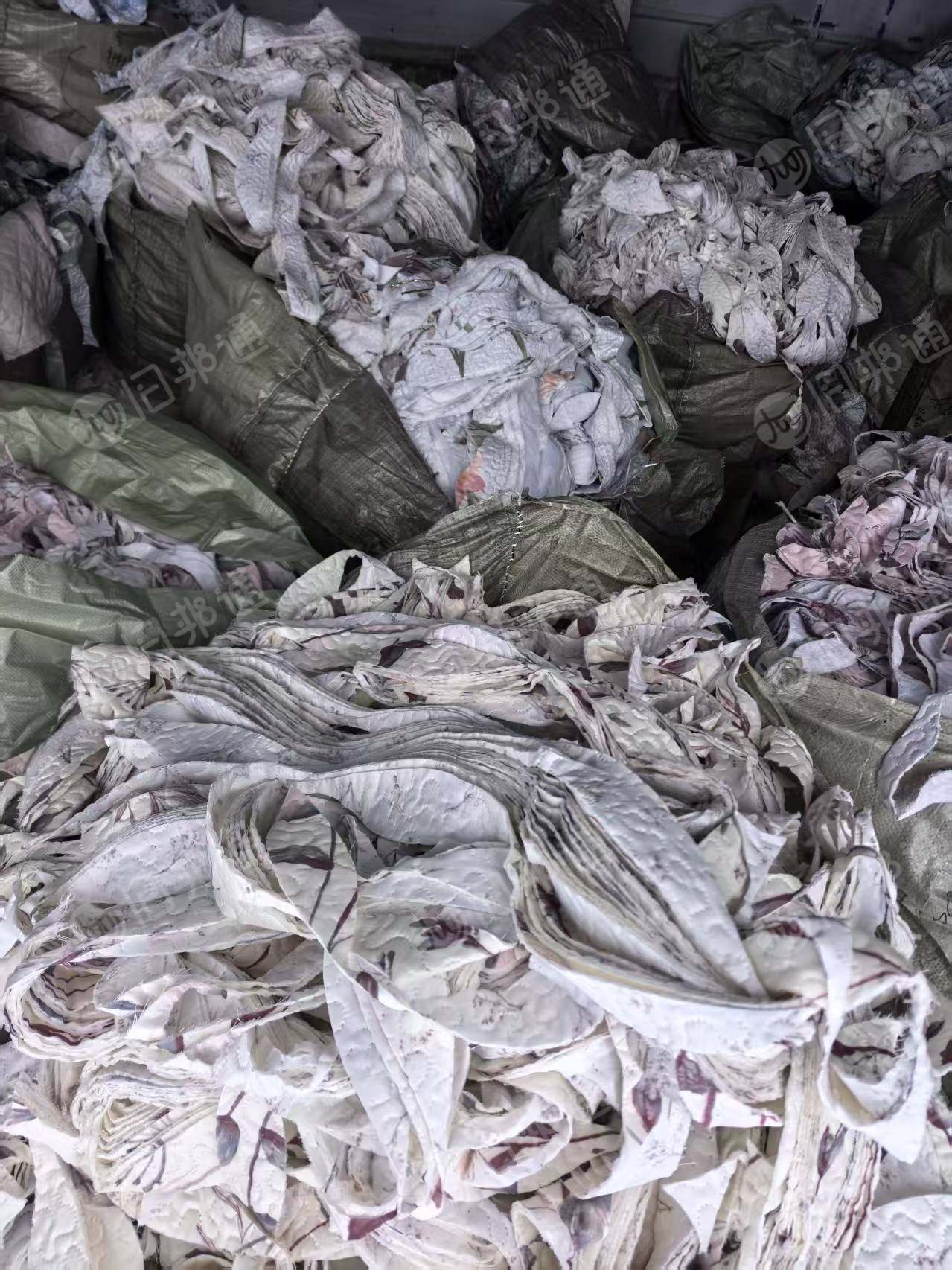 长期出售床垫厂下来的绗棉,超声波下脚料,空心丝,可以开花用,现货20吨,货在江苏宿迁