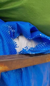 长期出售pe低压篷布边角料，已压包，含少量夹绳铝扣