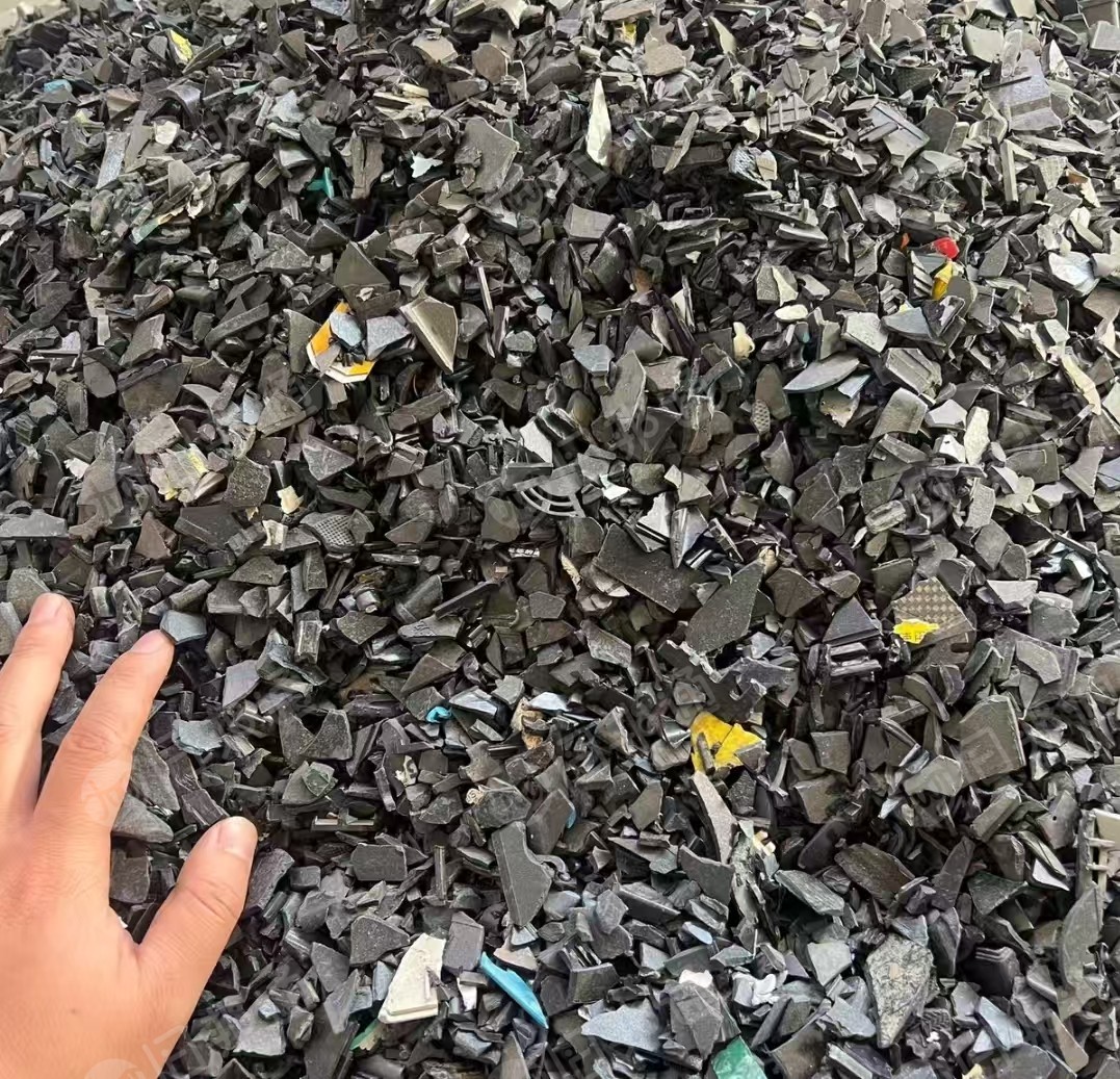 长期出售各种电瓶车充电器外壳破碎料，月供30吨