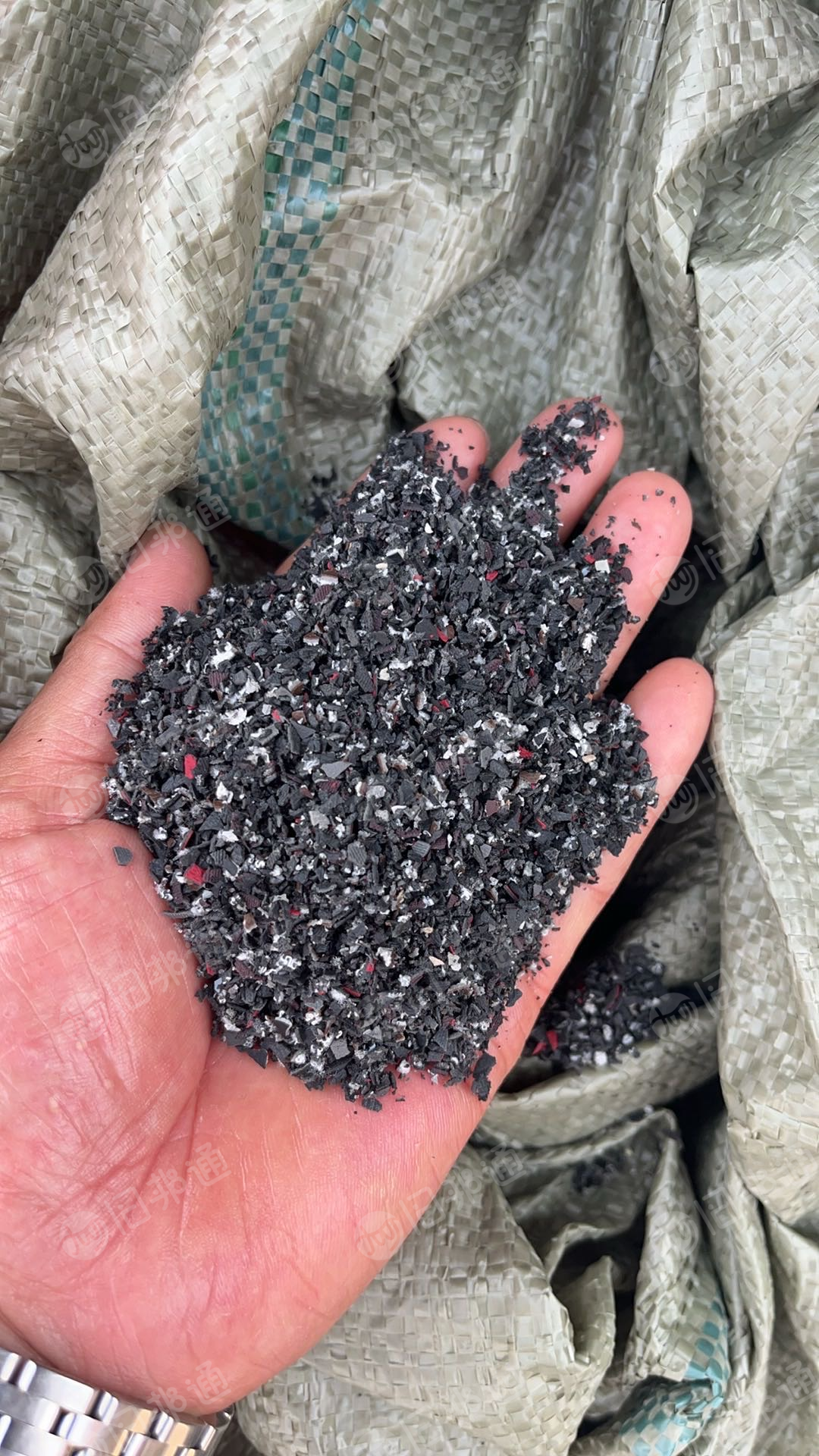 专做PVC吹毛料，2.0环保料，铺料，有需要的联系