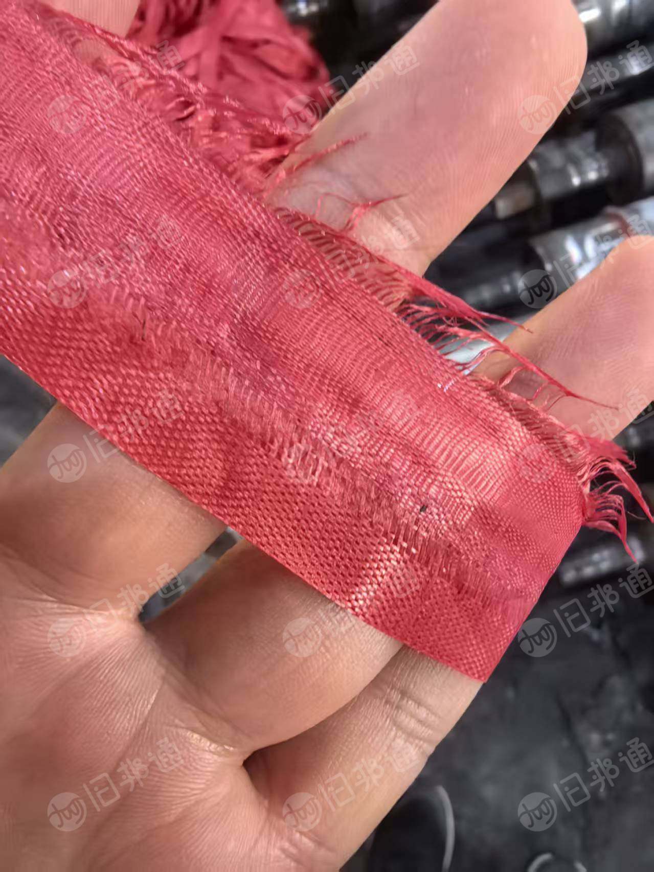 长期出售雨披布条，雨伞布条，带有涂层，现货60吨，货在江苏宿迁