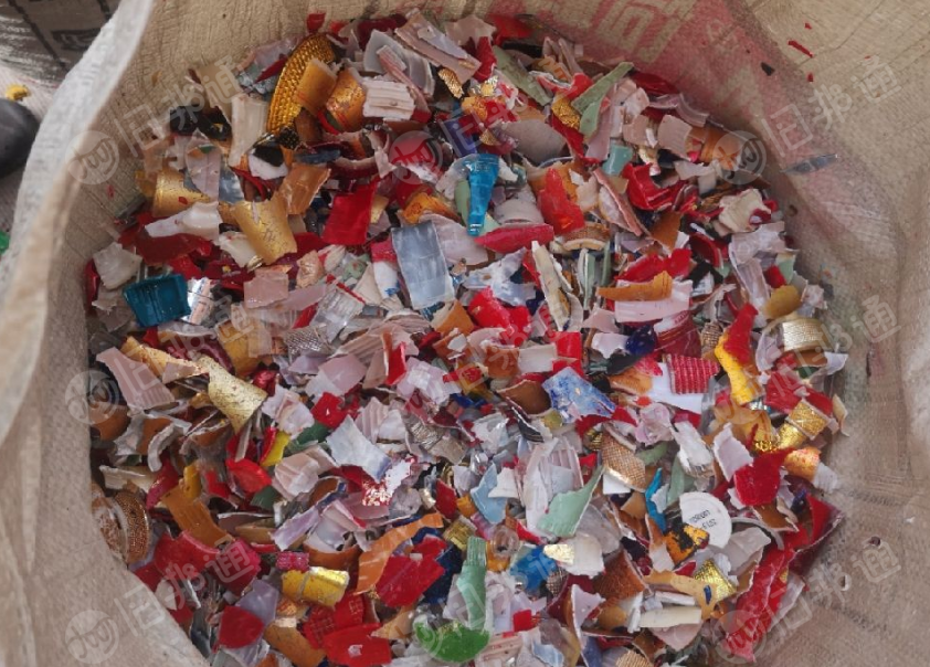 出售ABS瓶盖破碎料，酒瓶盖破碎料，现货10吨左右