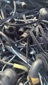 长期出售汽车拆解下来的橡胶管，橡胶皮带