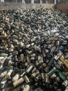 大量出售机油滤芯，每月100吨