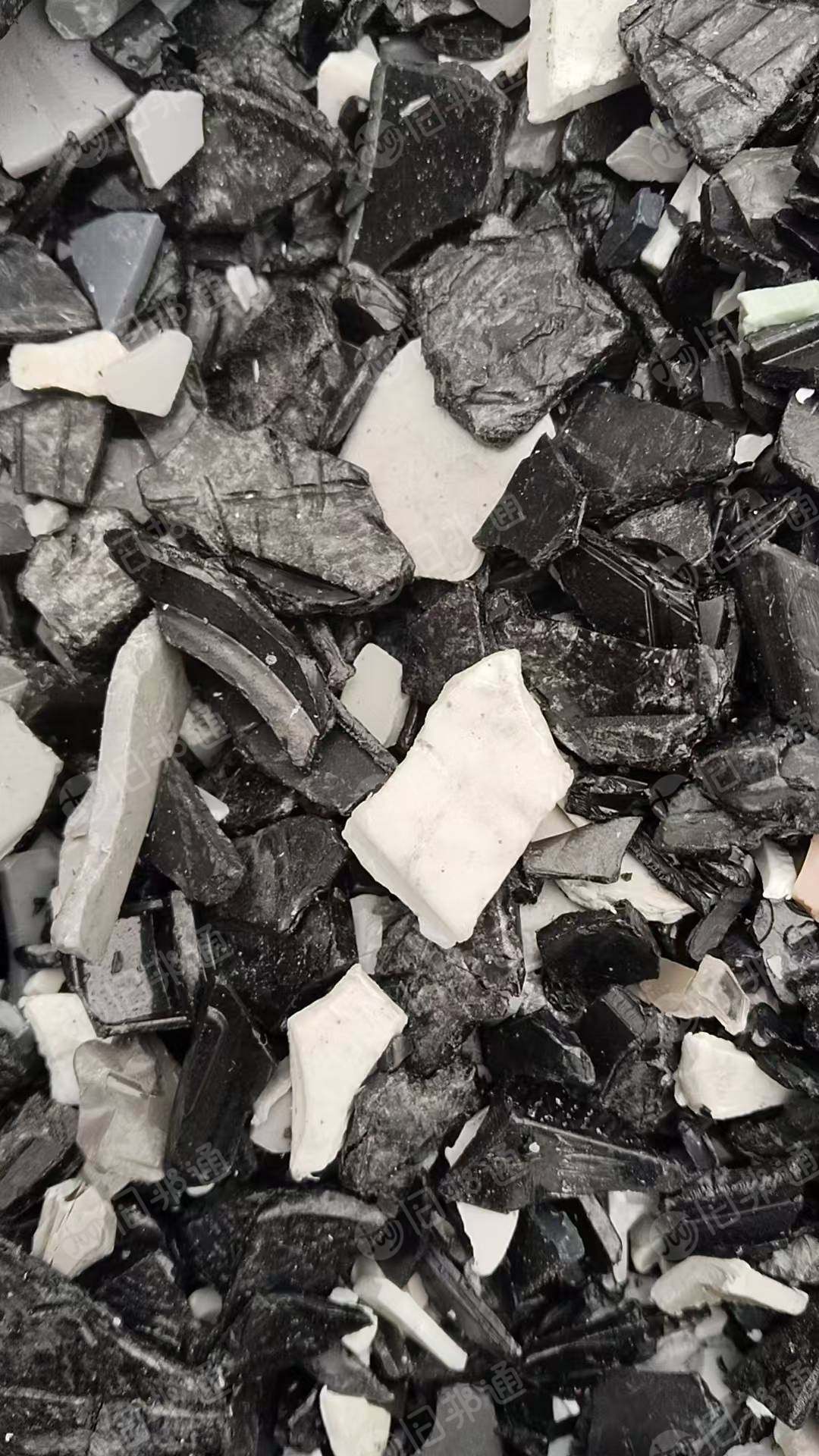 出售PC灯芯破碎料，每个月四五十吨，现货25吨