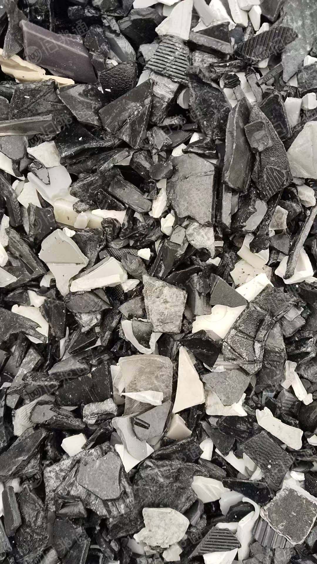 出售PC灯芯破碎料，每个月四五十吨，现货25吨