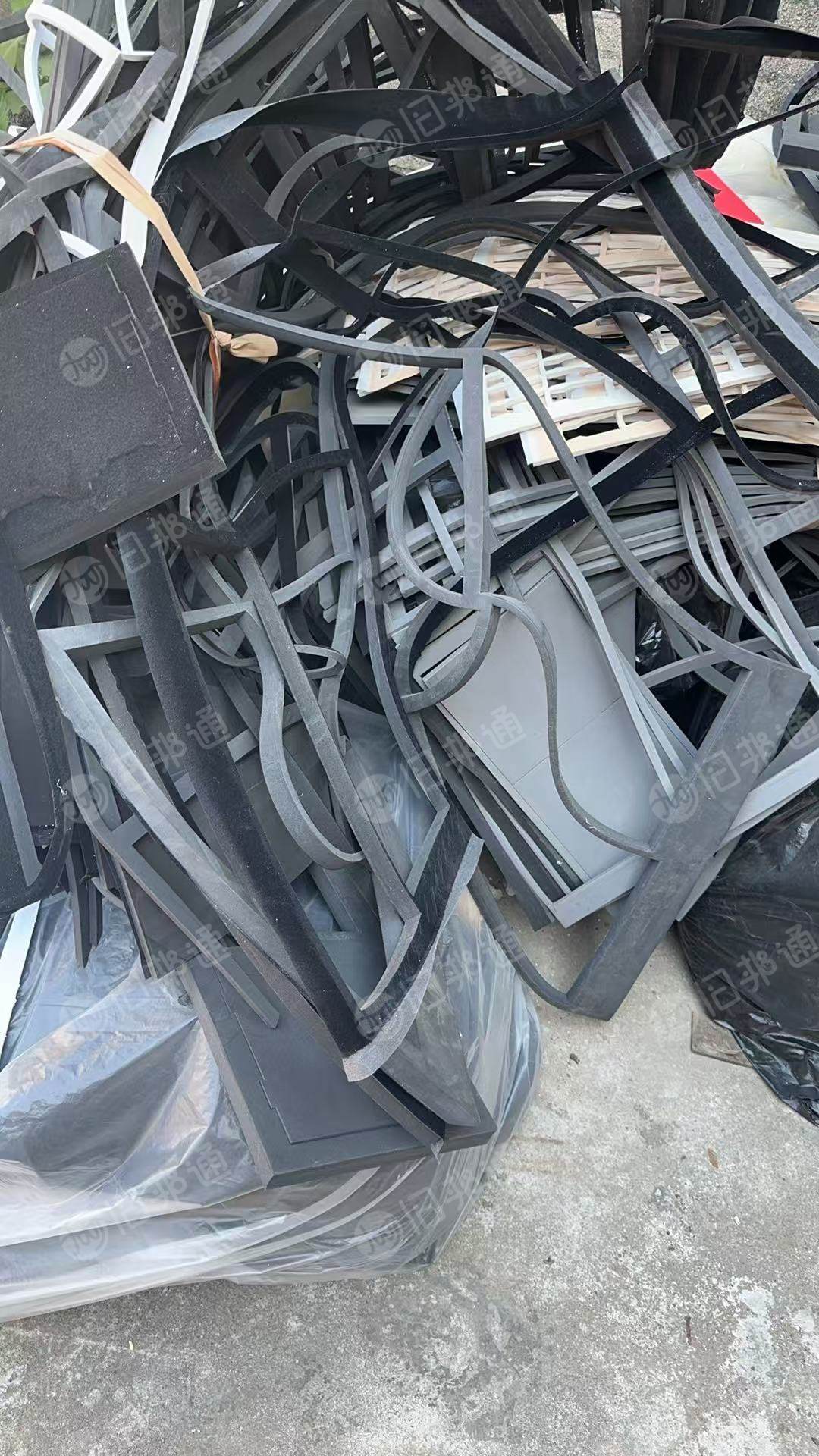 出售发泡EVA边料，黑色白色都有，4*2每个月好几车