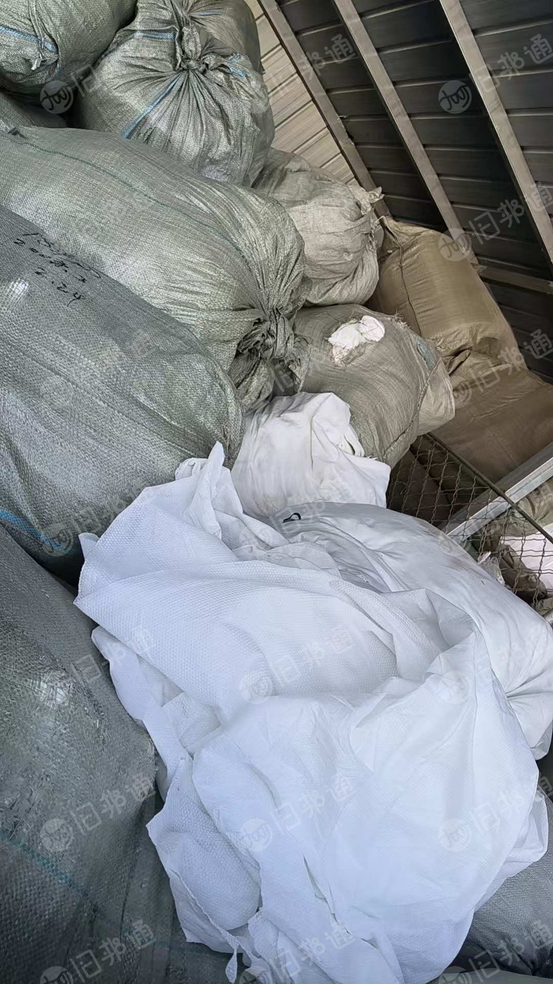 长期出售白色涤纶水刺无纺布，涤纶无纺布边角料，涤纶无纺布，现货6.8米一车