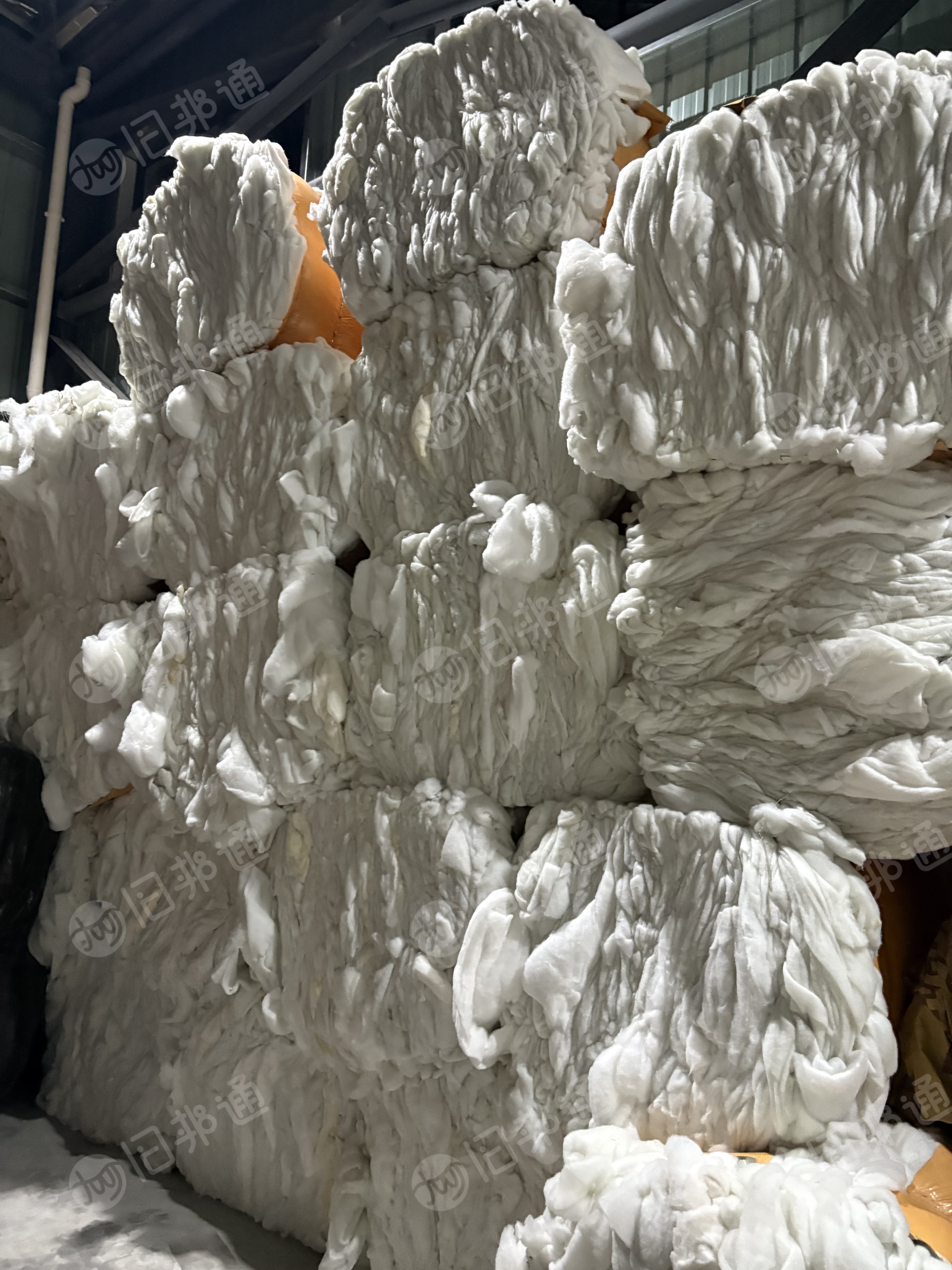 长期出售床垫厂下来的丝棉边角料，干净丝棉，现货有2吨多，货在浙江嘉兴