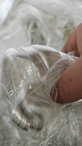 长期出售双六尼龙废丝，锦纶废丝，有光，现货有20几吨，货在天津