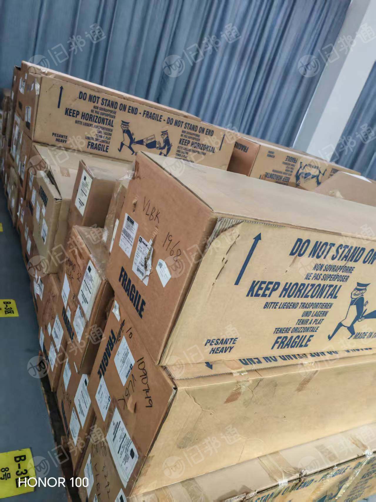 出售一批沙发面料，沙发布，现货有一挂车，货在浙江嘉兴