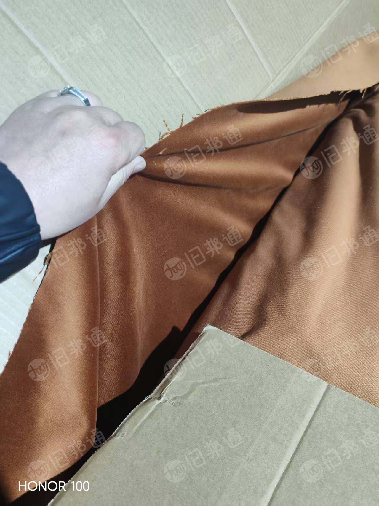 出售一批沙发面料，沙发布，现货有一挂车，货在浙江嘉兴