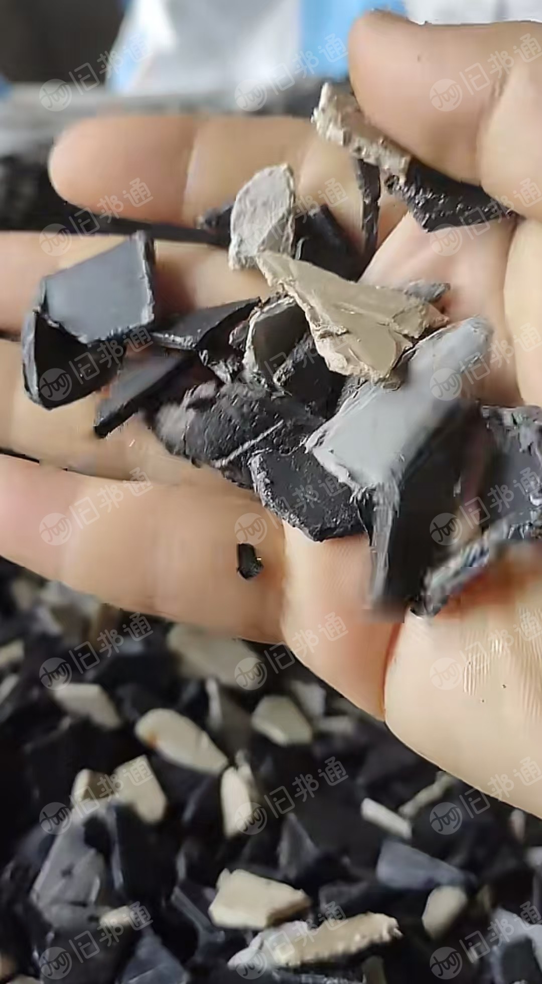 出售PP保险杠破碎料，汽车内饰破碎料，褪漆