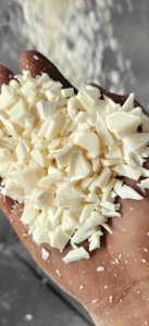 出售本色ABS管芯破碎料，现货几吨