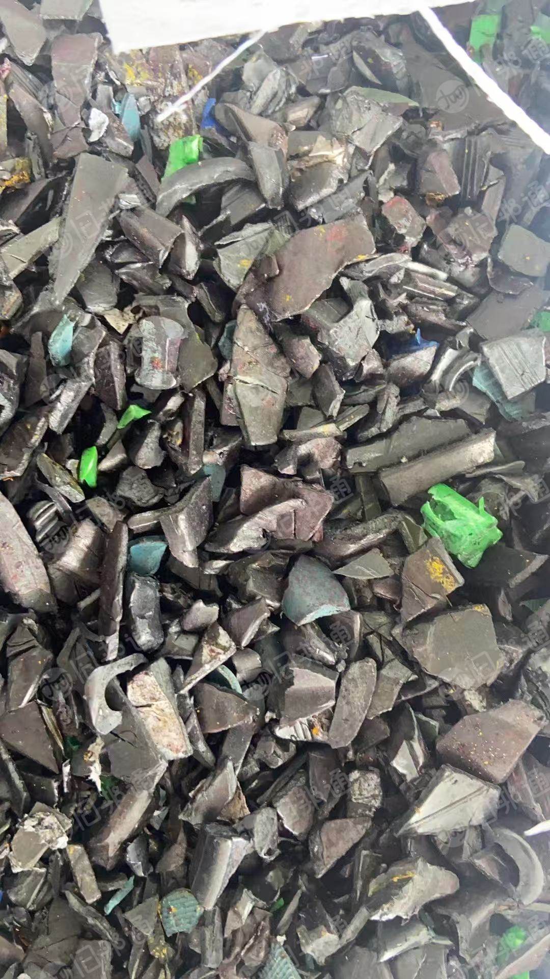 出售黑色桶盖破碎料，PP破碎料，也有HDPE破碎料，干粉未清洗，现货有60吨，货在浙江台州