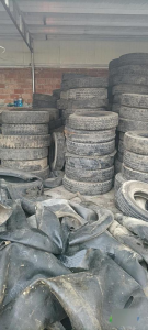 长期出售废旧货车轮胎，每星期9.6米一车