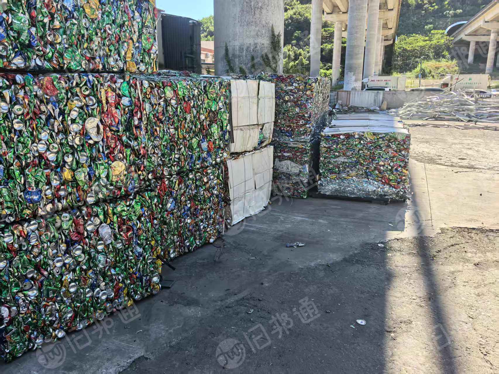 出售易拉罐压块