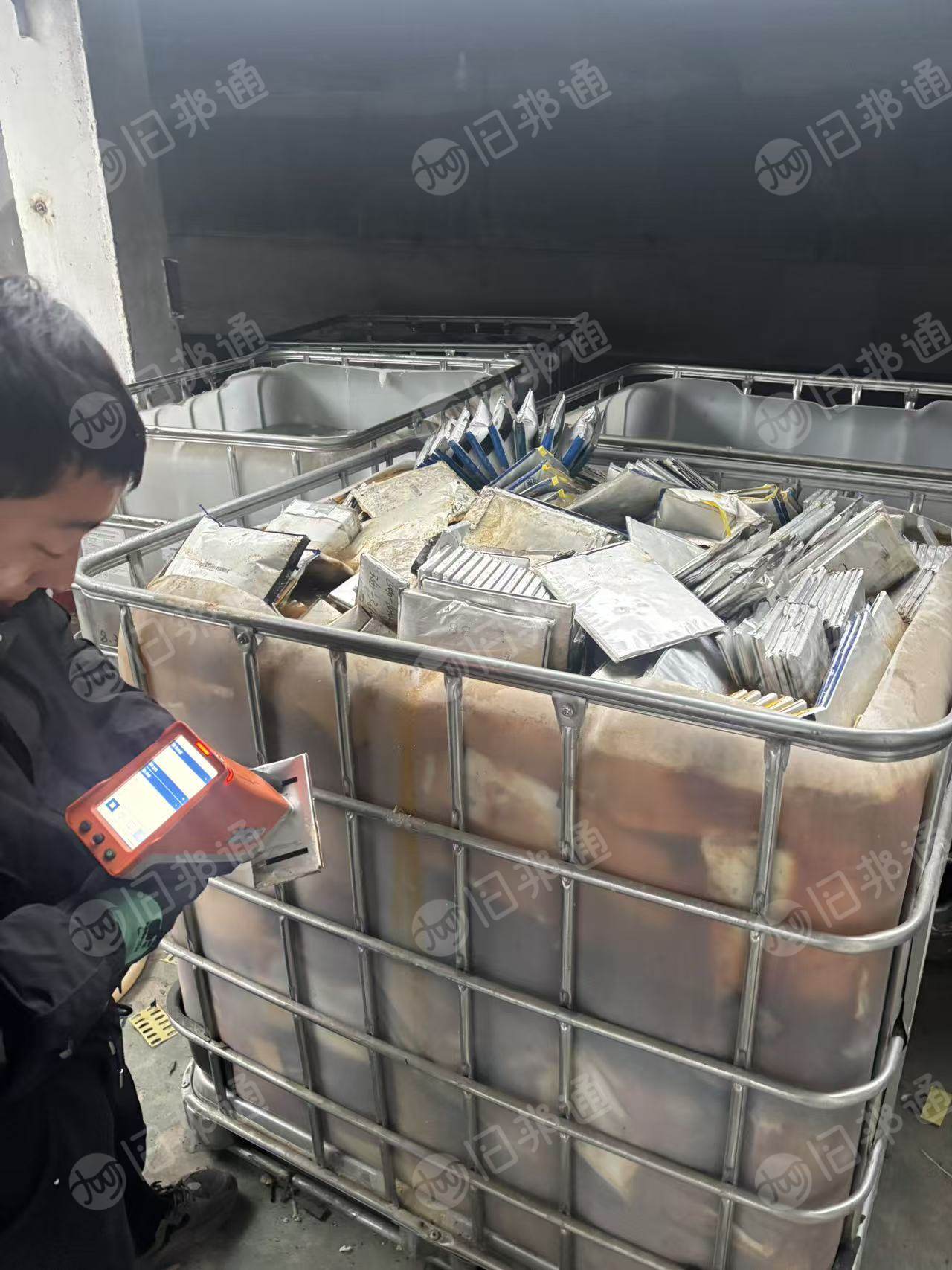 出售废锂电池，铁锂三元都有，现货24吨