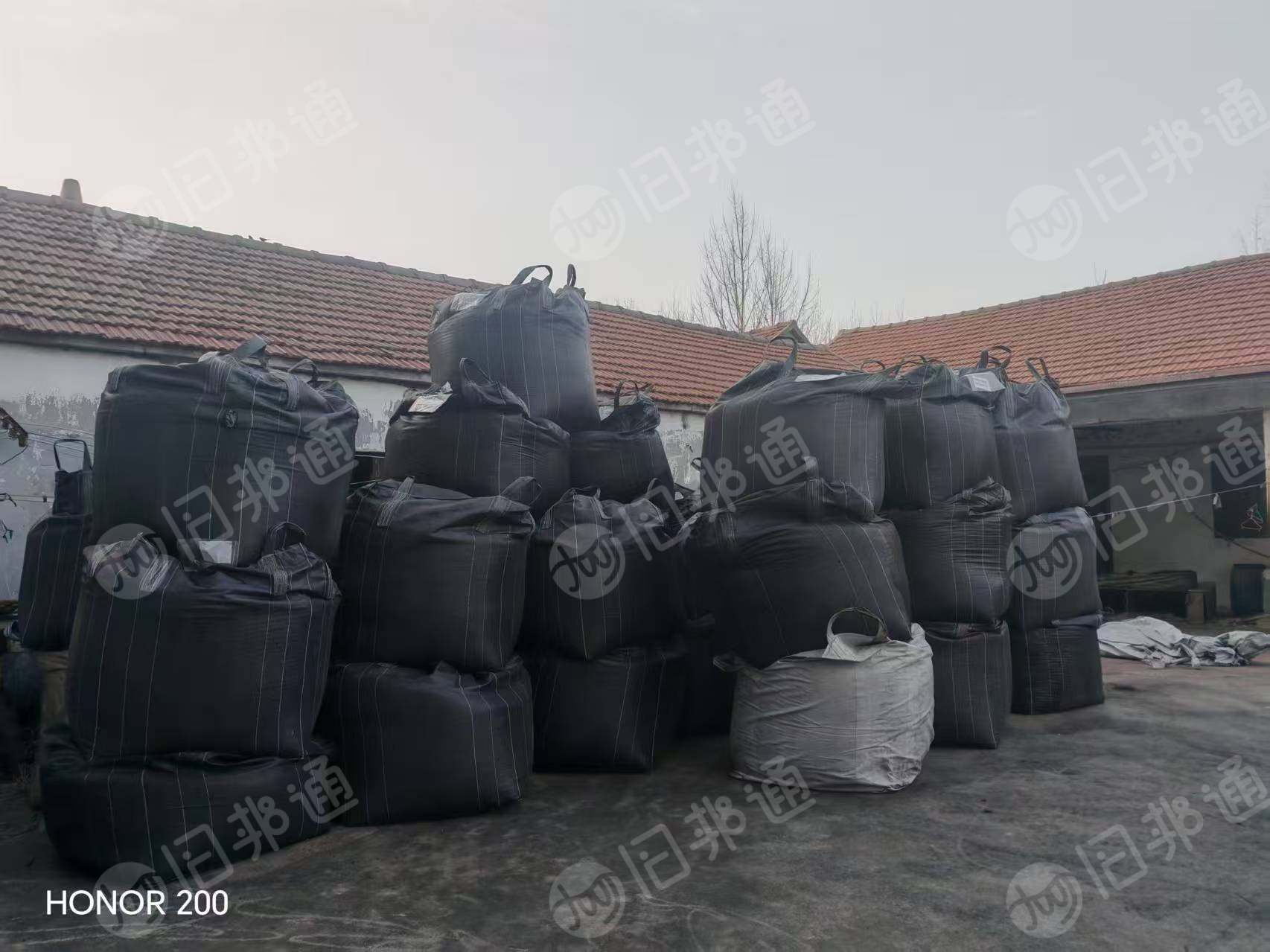 出售塑炭黑废料，热值最低也有3700，每个月100吨左右，现货50吨左右