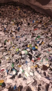 出售涂料桶破碎料，纯白，杂色都有