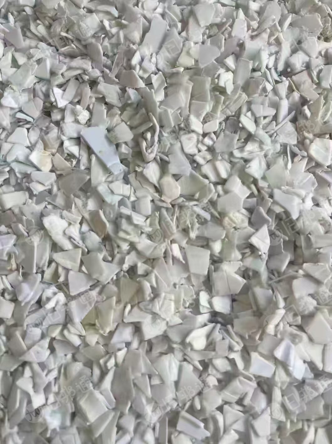 出售涂料桶破碎料，纯白，杂色都有