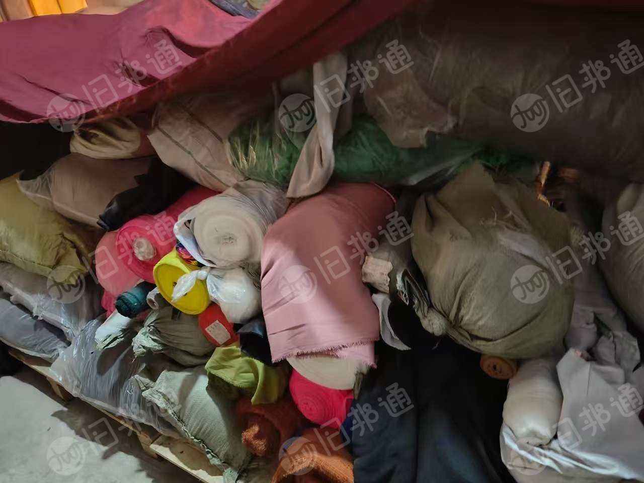 长期出售美国货尾单，小卷布，大块布，只要是纯涤跟混纺为主，纯棉的少，现货30吨