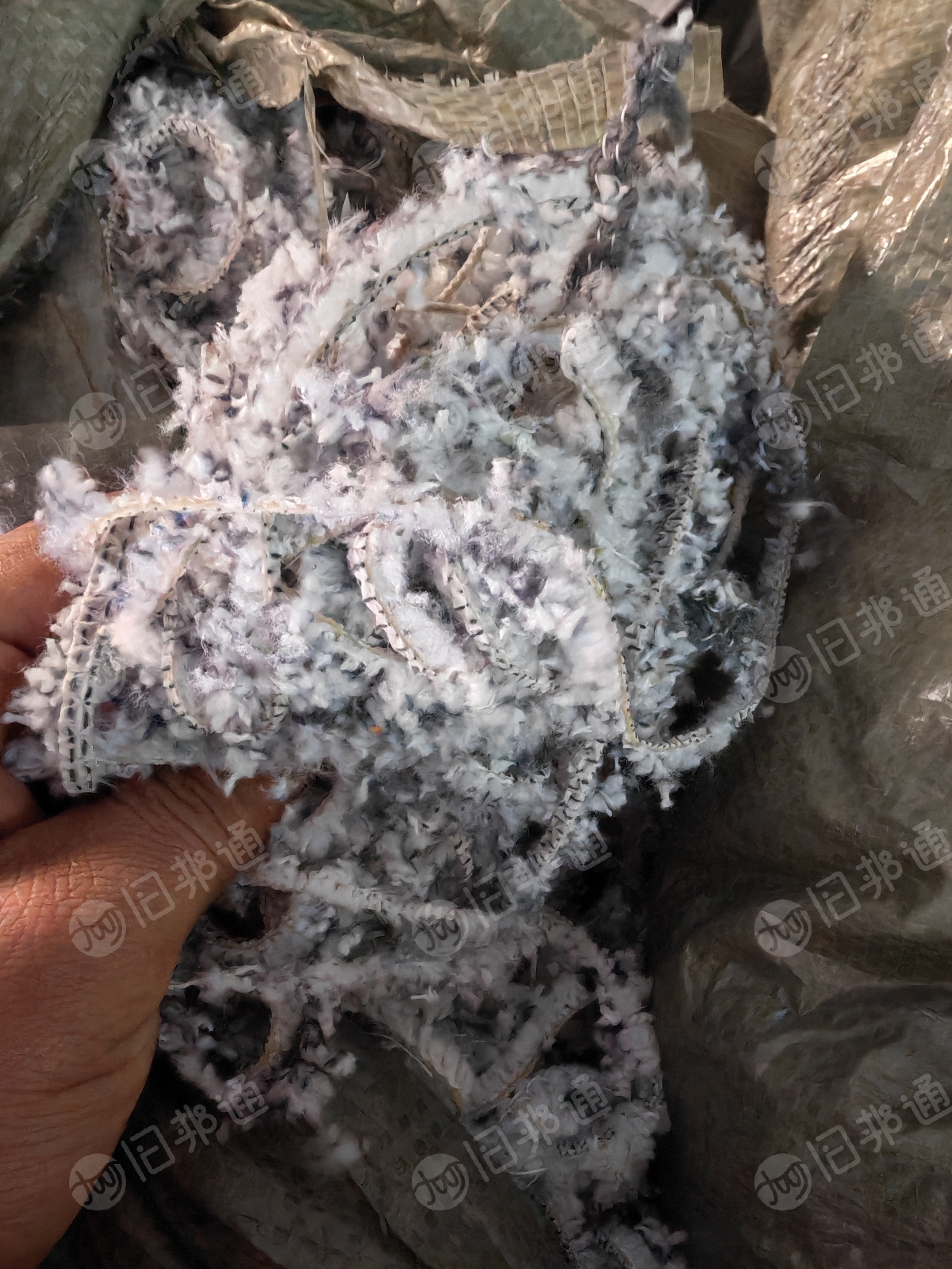 长期出售地毯下脚料，一面tPR一面尼龙，中间带胶