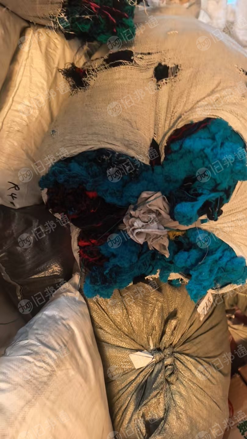 长期出售锦纶废丝，尼龙废丝，花料，现货有40吨，货在浙江绍兴