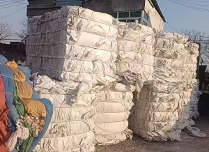 长期出售大白水洗吨包废料，现货20多个包，月供60吨左右