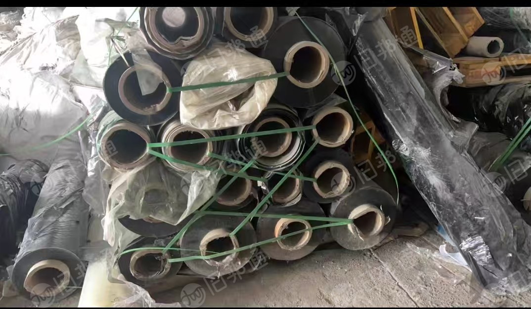 长期出售黑色车窗玻璃膜，原膜，厚度3.5-3.8，现货10多吨