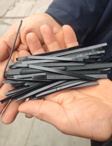 长期出售尼龙扎带废料，黑色双6，现货11吨左右