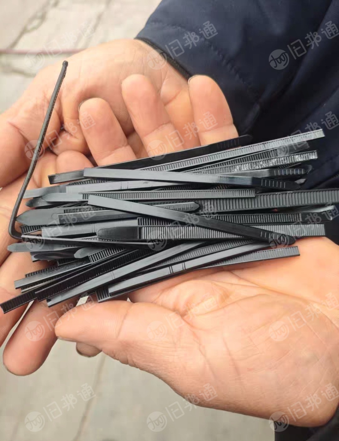 长期出售尼龙扎带废料，黑色双6，现货11吨左右