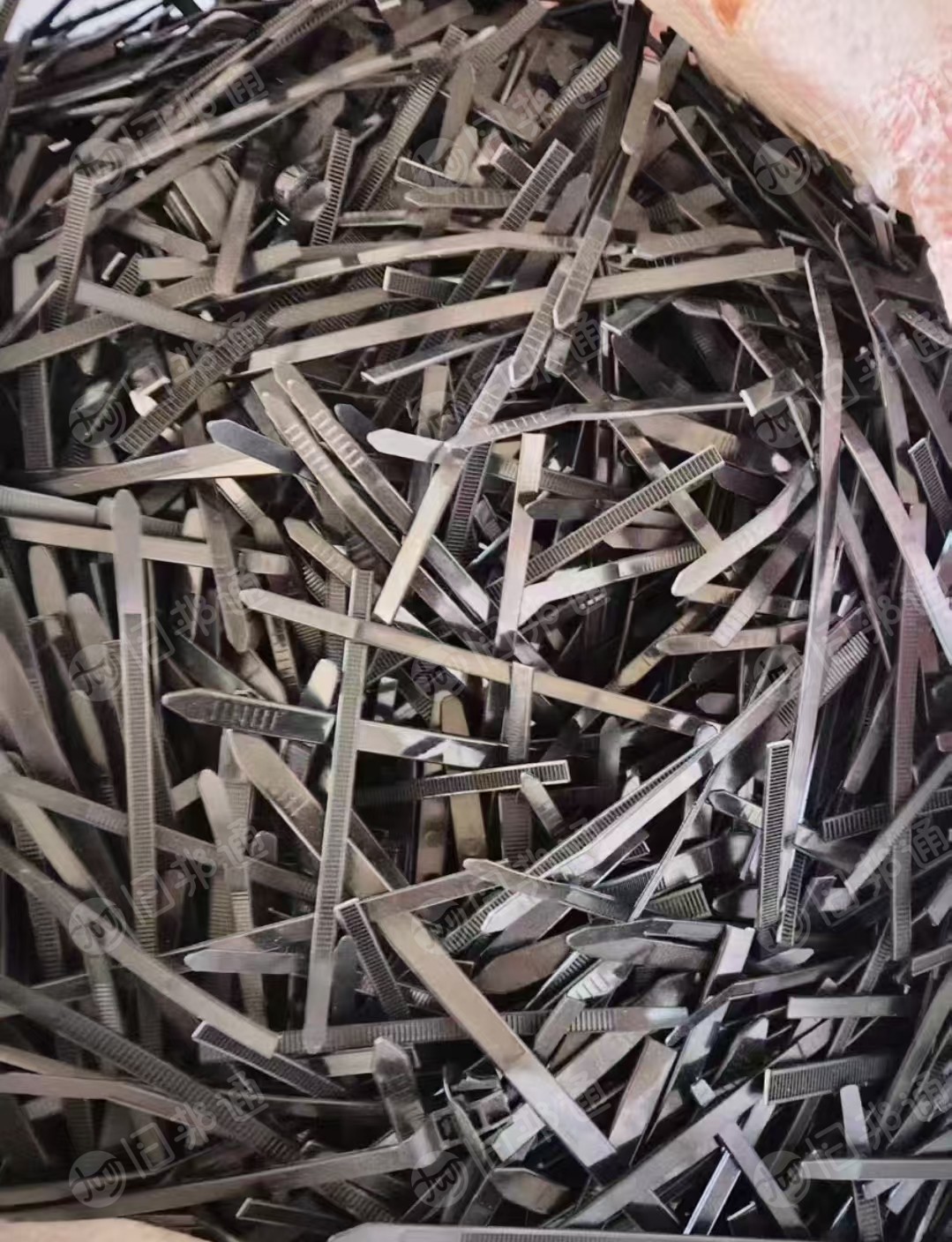 长期出售尼龙扎带废料，黑色双6，现货11吨左右