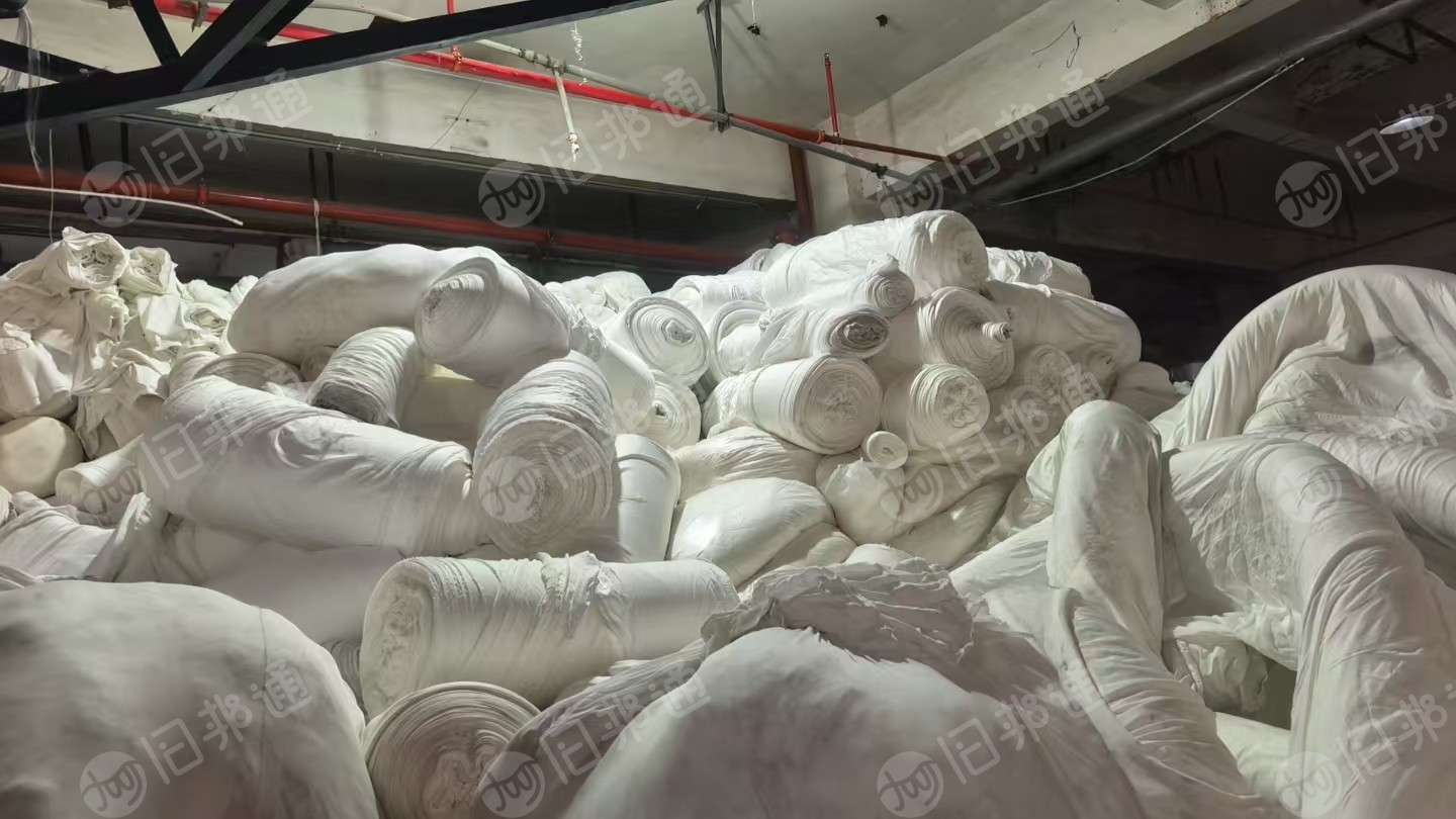 长期出售涤纶卷布，涤纶圆机布，涤纶布，3天就出1车，货在浙江绍兴