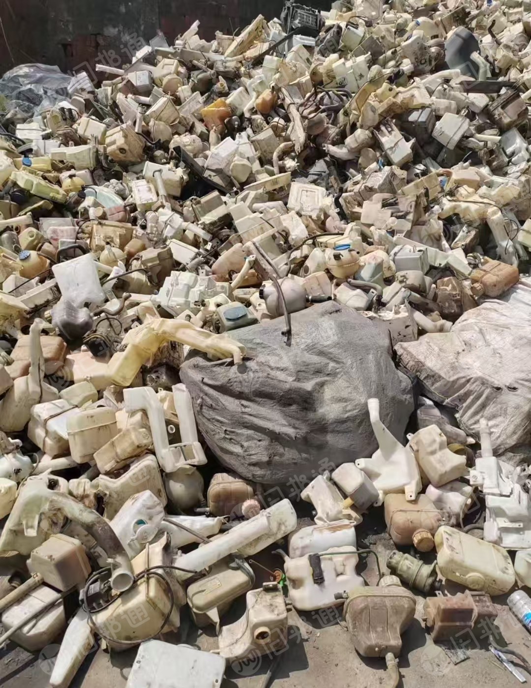 长期出售汽车拆解塑料水壶