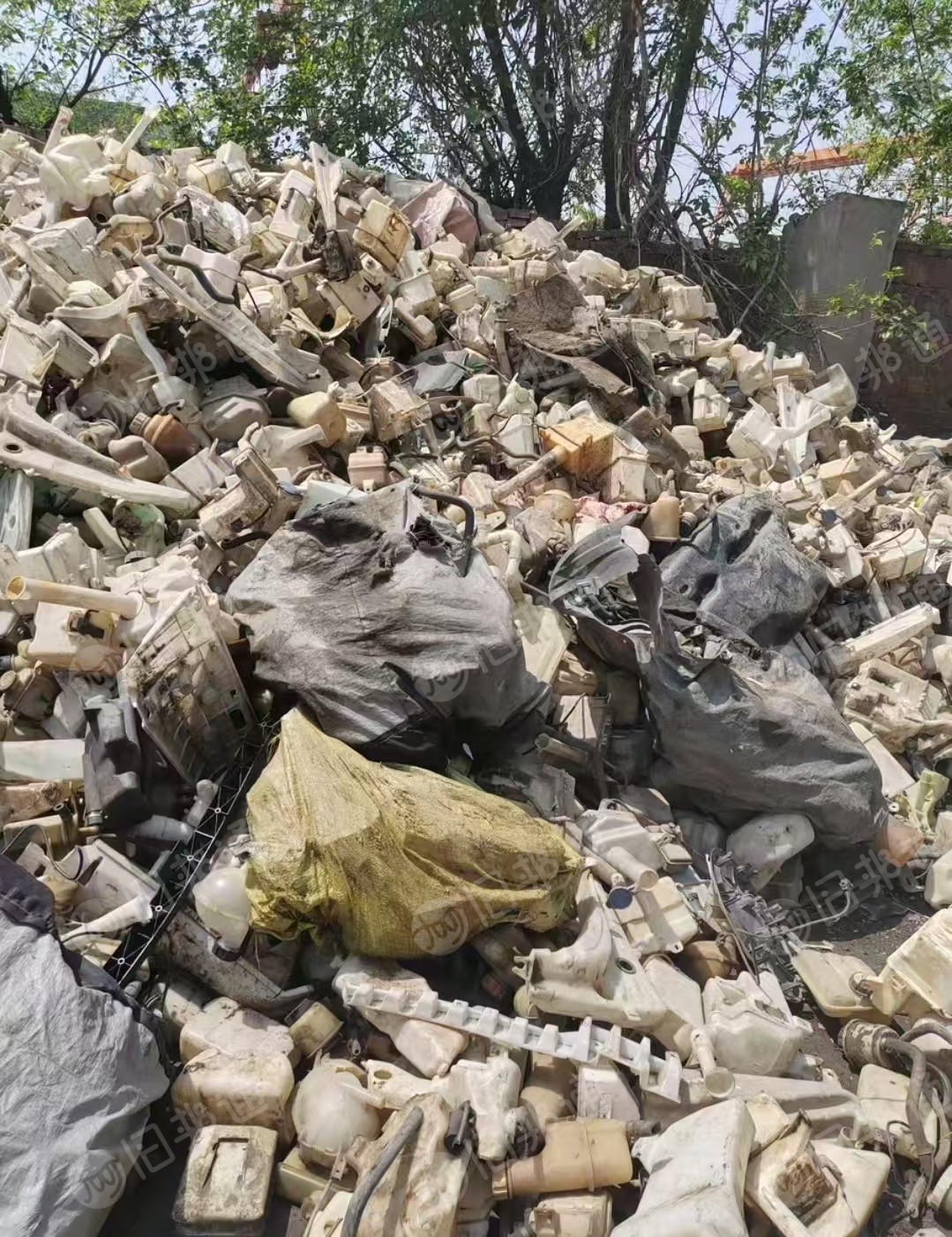 长期出售汽车拆解塑料水壶