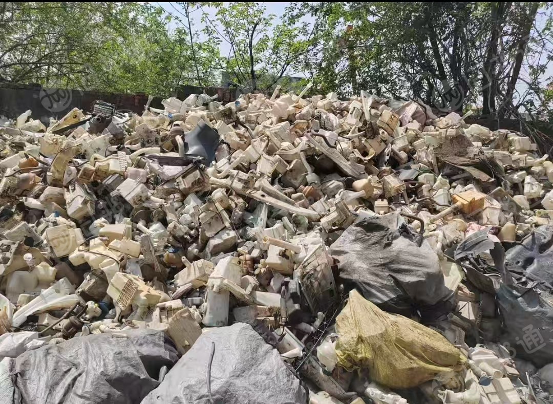 长期出售汽车拆解塑料水壶