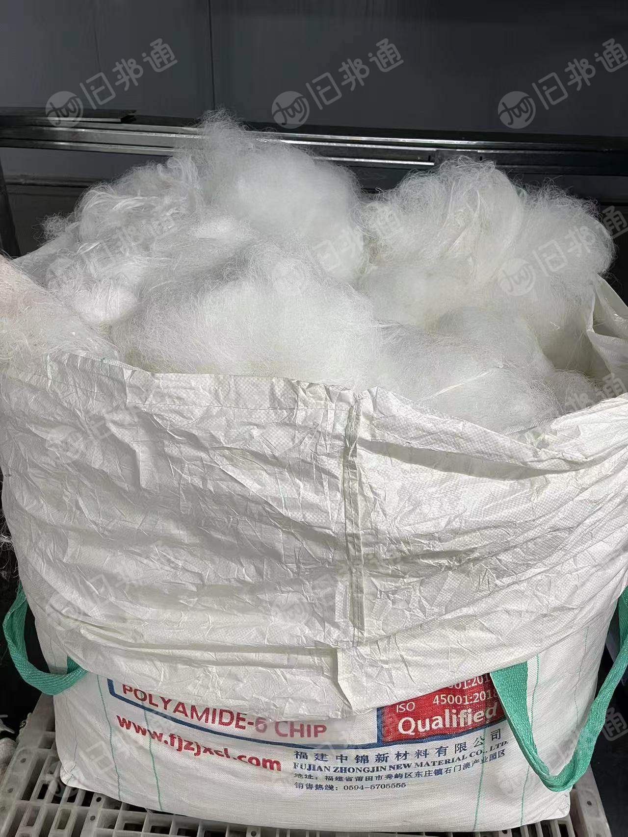 长期出售锦纶厂下来的锦纶废丝，尼龙废丝，单六，黑白都有，月供35-50吨，货在广东汕头