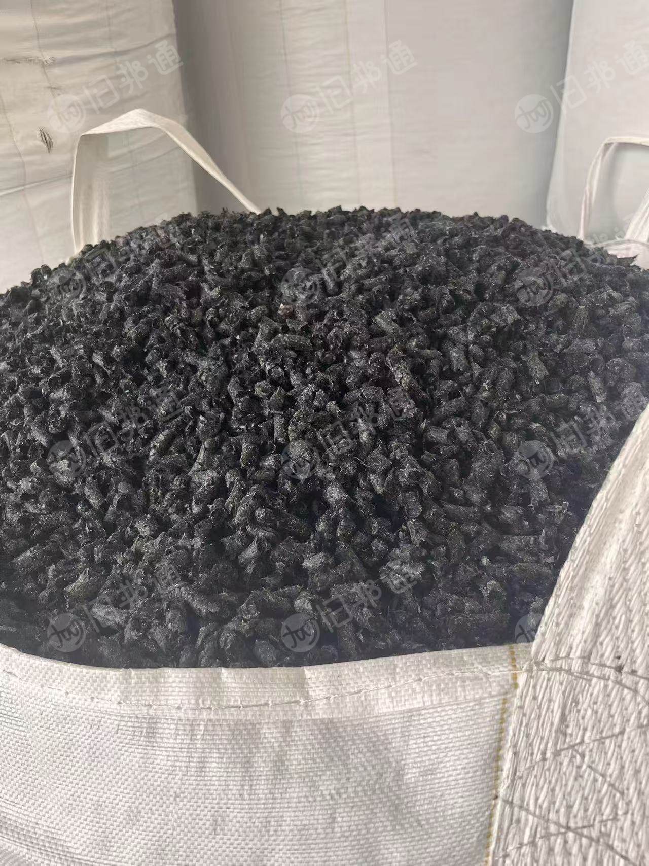 长期出售黑色涤纶汽车内饰料做的泡料，涤纶泡料，现货有200多吨，货在浙江台州