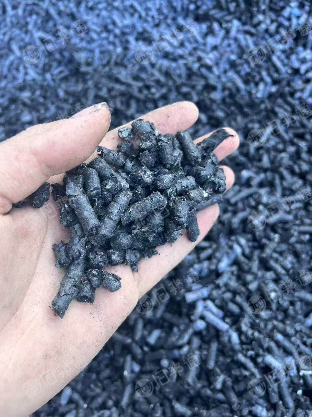 长期出售黑色涤纶汽车内饰料做的泡料，涤纶泡料，现货有200多吨，货在浙江台州