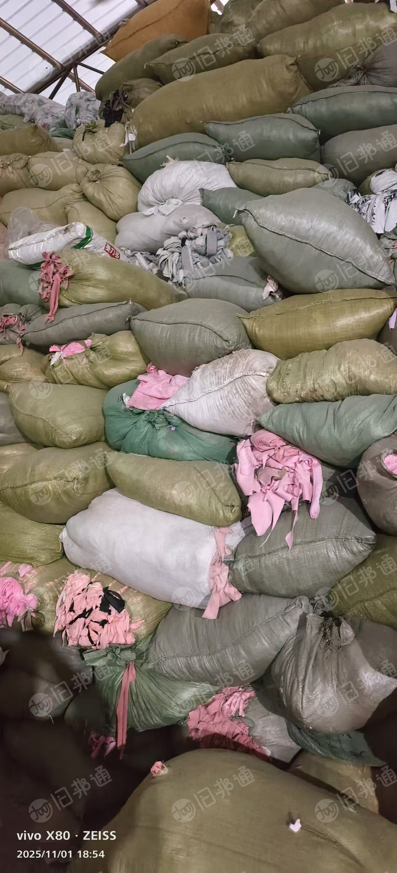 长期大量出售各种废布开花料，涤棉废布，纯棉废布，涤纶废布，白色，麻灰，漂白各种颜色开花料