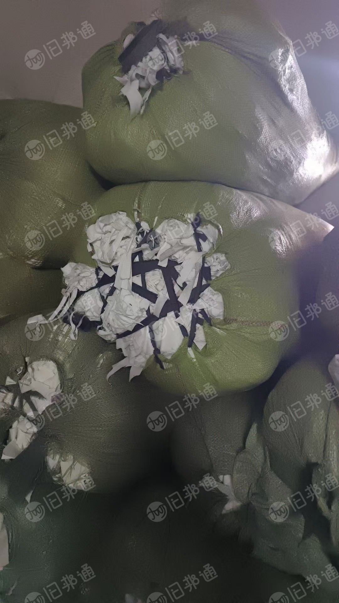 长期大量出售各种废布开花料，涤棉废布，纯棉废布，涤纶废布，白色，麻灰，漂白各种颜色开花料