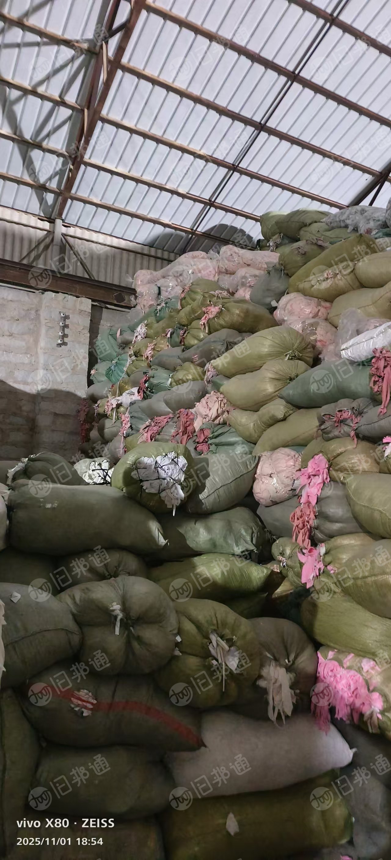 长期大量出售各种废布开花料，涤棉废布，纯棉废布，涤纶废布，白色，麻灰，漂白各种颜色开花料