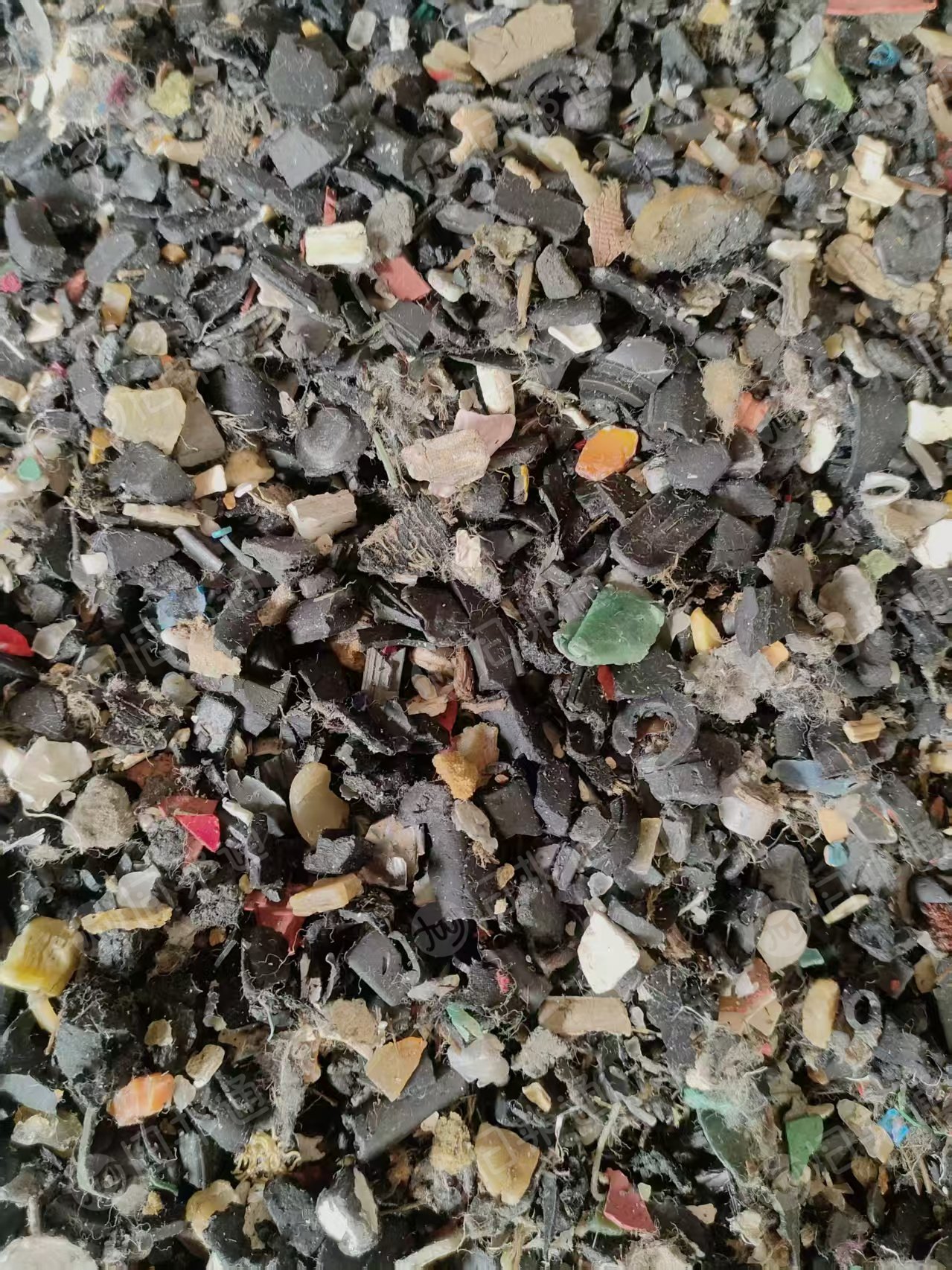 长期出售橡塑废杂料，大量货源