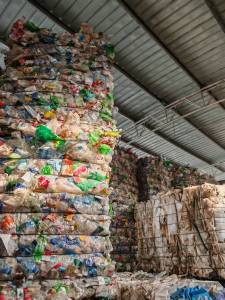 出售PET三色瓶砖，现货100多吨